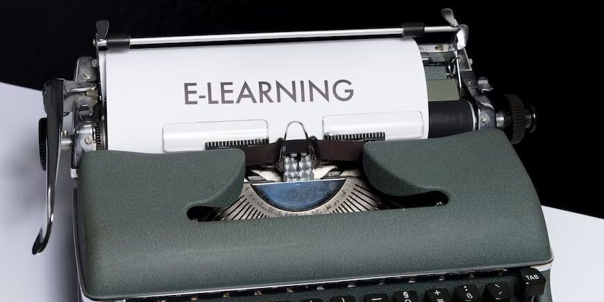 The Difference Between Closed Captions and Open Captions for E-learning Courses