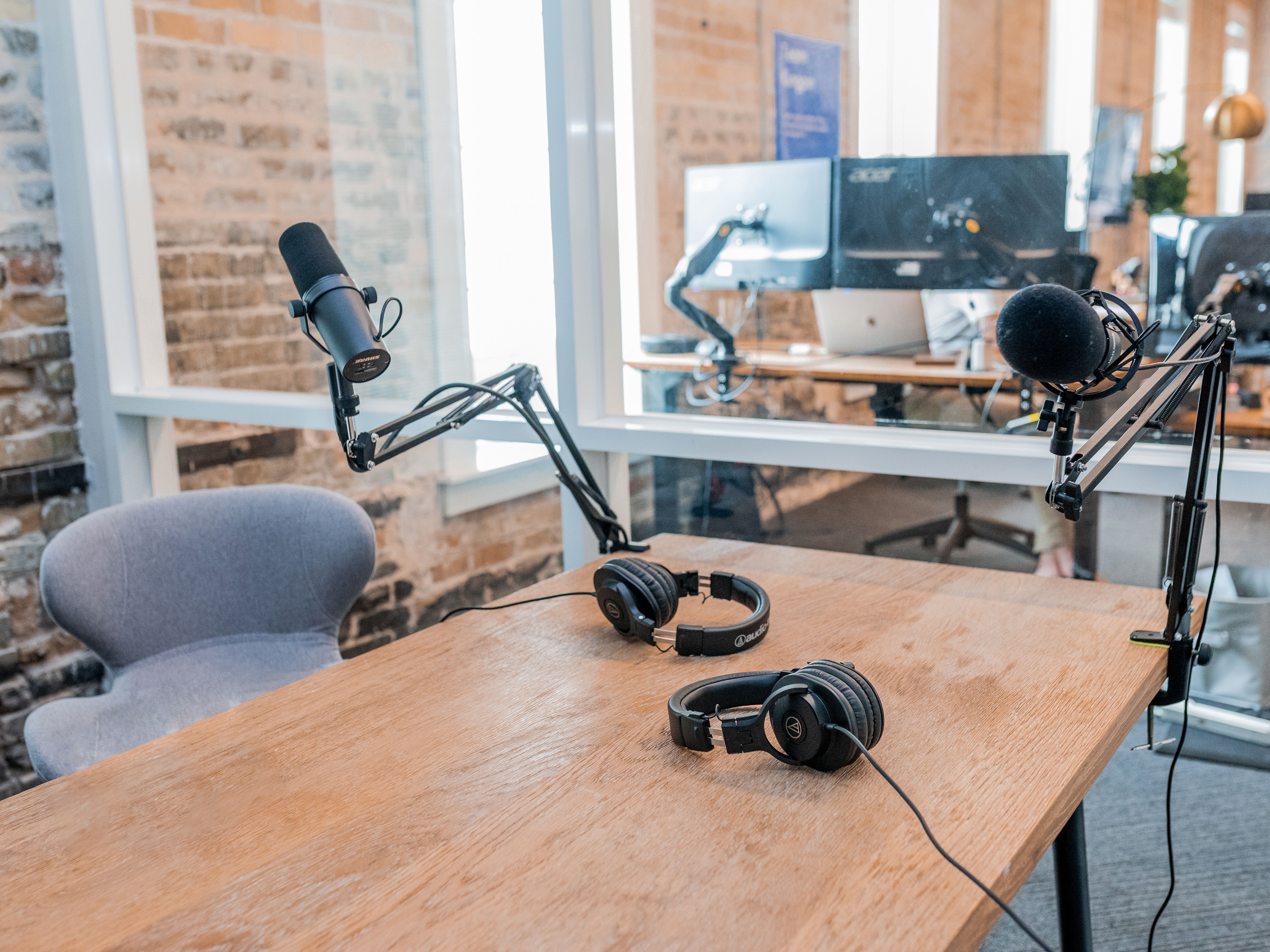 How to Start a Successful Podcast: A Complete Guide