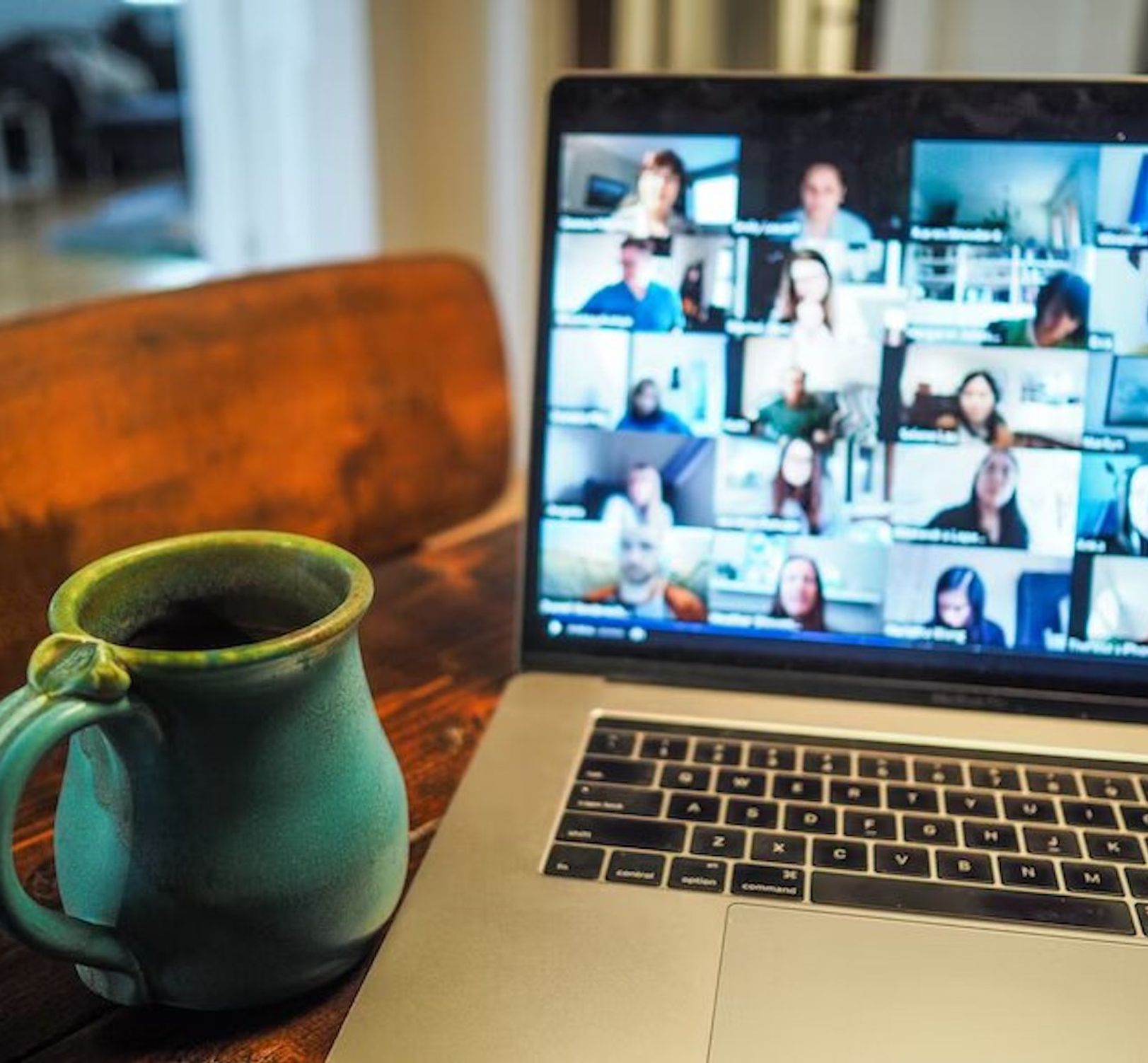 Explore the features and benefits of Zoom Meetings, and learn how Happy-Scribe enhances accessibility through accurate transcriptions and captions.